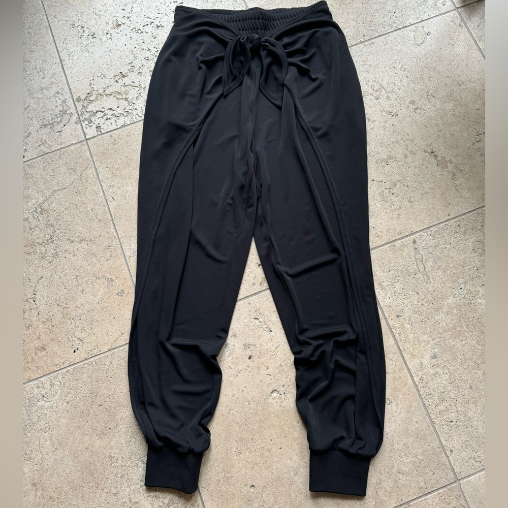 5á7 Bowed Joggers.